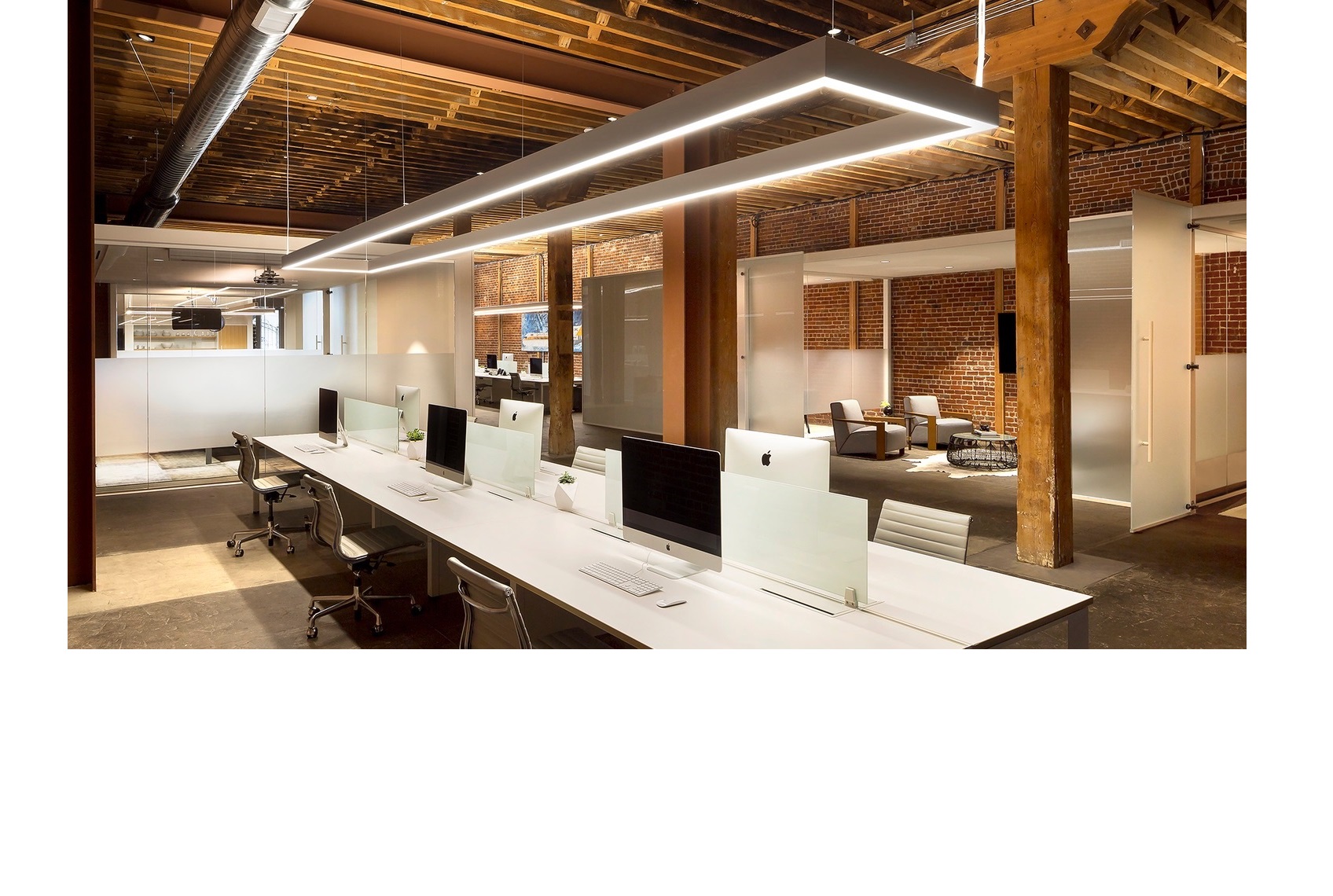 اصول نورپردازی دفتر کار + اهمیت و مزایای آن در محیط های اداری